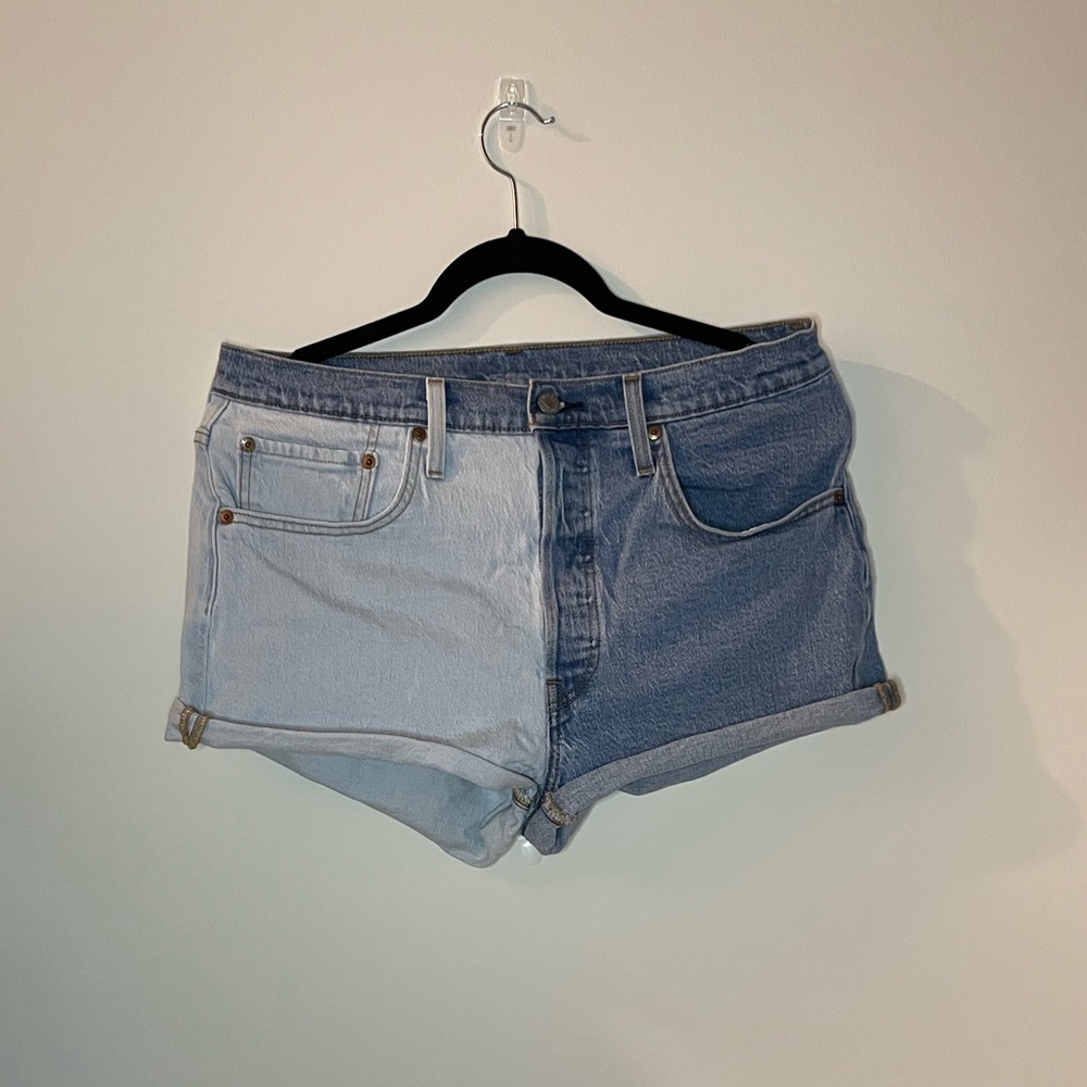 Levi’s two toned jean shorts